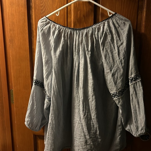 3X Westport long sleeve peasant embroidered crochet at neckline and sleeves.ties - Picture 8 of 13